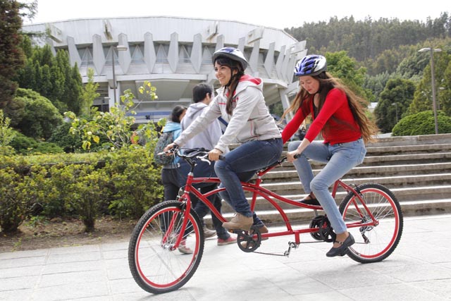 UdeC estrenó bicicletas tándem en día de la discapacidad