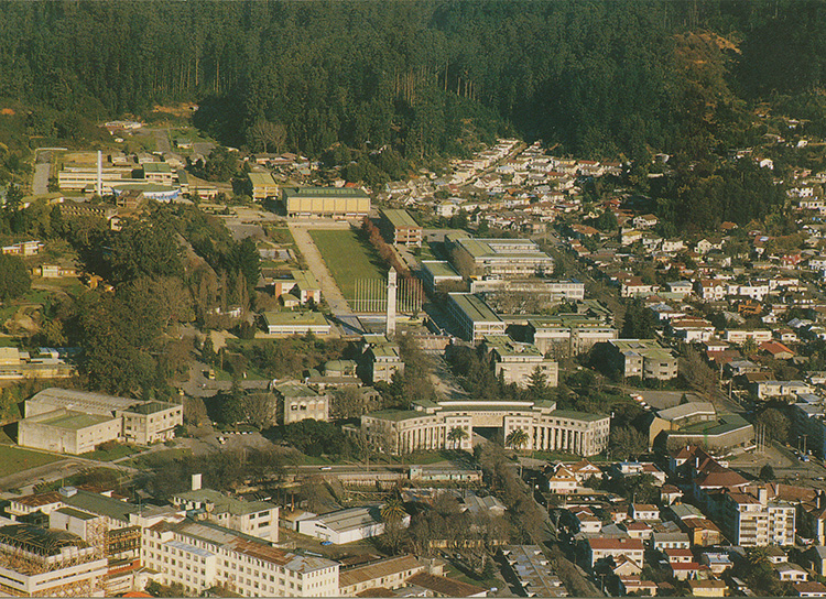 Fotografía aérea de Universidad de Concepción ~1980 - Archivo Histórico de Concepción