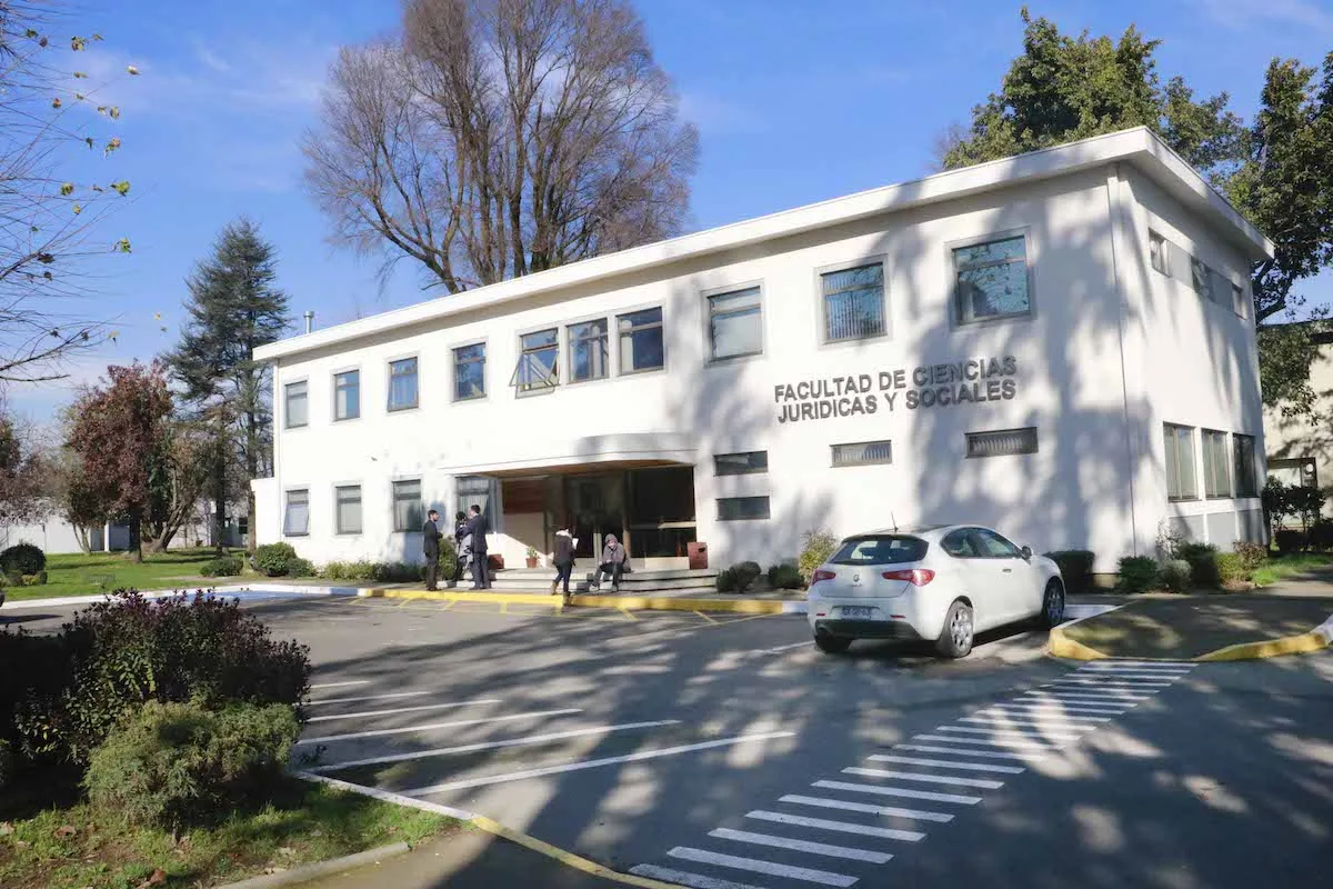Facultad de Ciencias Jurídicas y Sociales